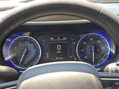 Used 2019 Chrysler Pacifica Touring Plus w/ Tire & Wheel Group FWD image 29