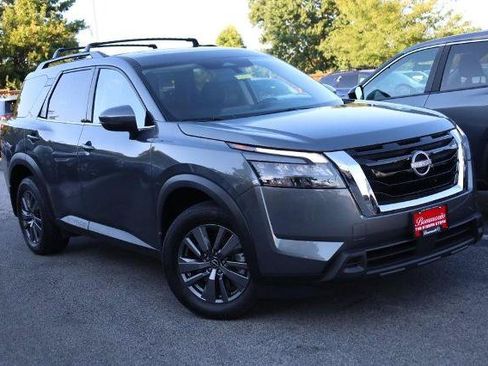 Certified 2025 Nissan Pathfinder SV w/ SV Premium Package AWD/4WD image 2