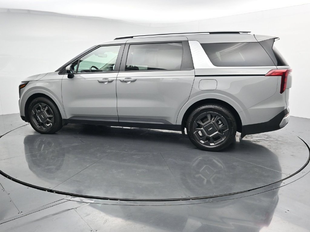 Used 2025 Kia Carnival EX FWD image 5