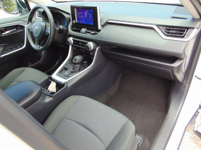 Used 2025 Toyota RAV4 XLE FWD image 25