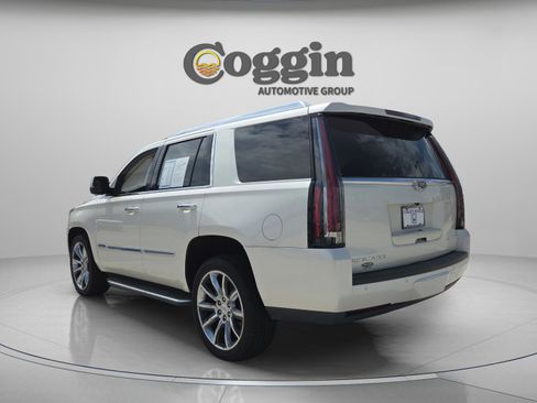 Used 2015 Cadillac Escalade Luxury AWD/4WD image 3