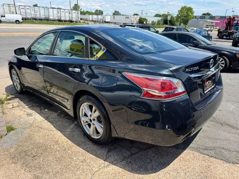 Used 2015 Nissan Altima 2.5 SV w/ Convenience Package FWD image 5