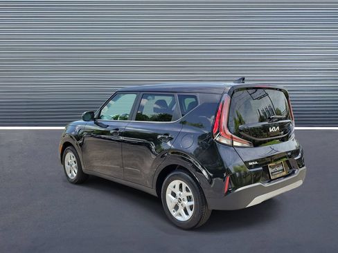 Used 2025 Kia Soul LX w/ LX Technology Package FWD image 4