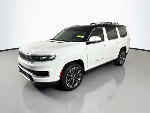 Used 2022 Jeep Grand Wagoneer Series III w/ HD Trailer Tow Package AWD/4WD image 3