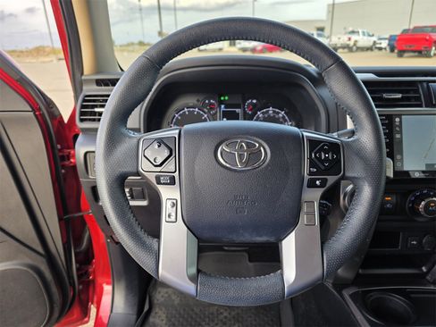 Used 2021 Toyota 4Runner SR5 Premium image 11