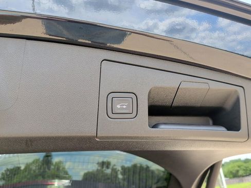 Used 2025 Cadillac XT4 Sport FWD image 44