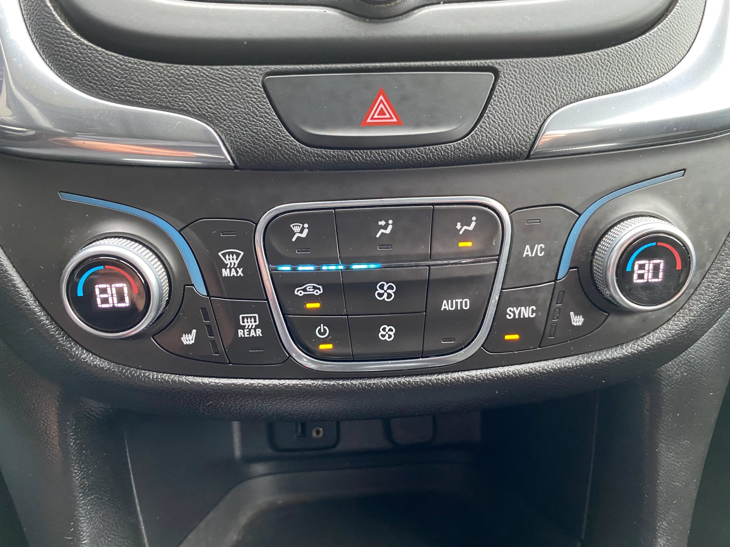 Used 2018 Chevrolet Equinox LT AWD/4WD image 21