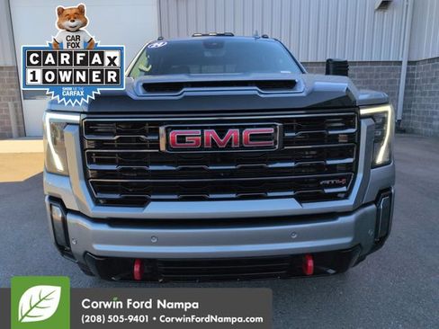Used 2024 GMC Sierra 2500 AT4 w/ Technology Package AWD/4WD image 8