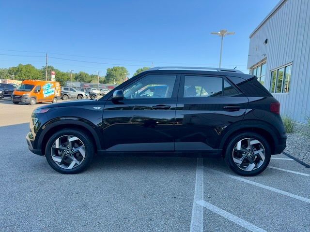 Used 2024 Hyundai Venue SEL FWD image 4