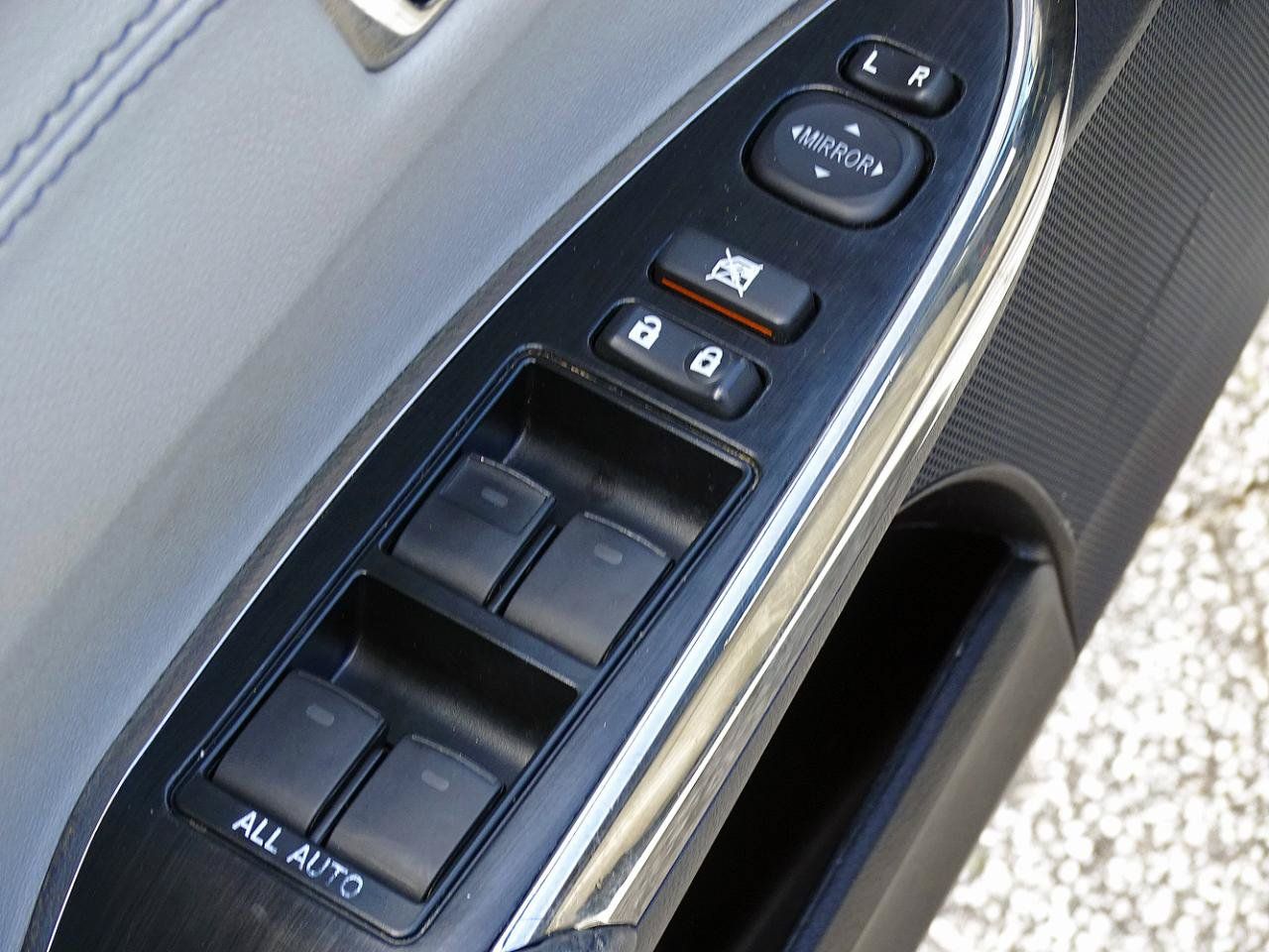 Used 2016 Toyota Avalon Limited w/ Protection Package FWD image 18