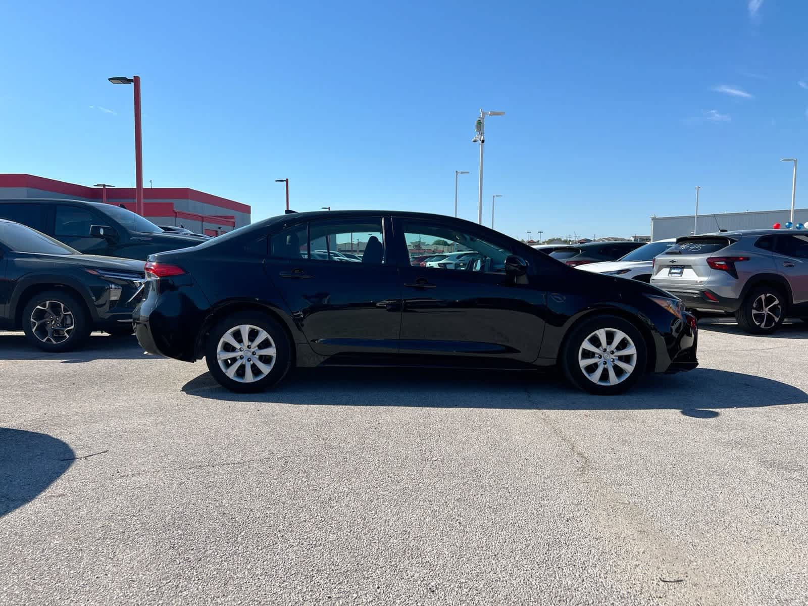 Used 2023 Toyota Corolla LE FWD image 3