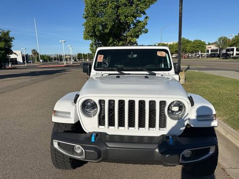 Used 2023 Jeep Wrangler Unlimited Sahara AWD/4WD image 2