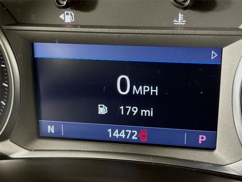 Used 2024 Chevrolet Equinox Premier image 2