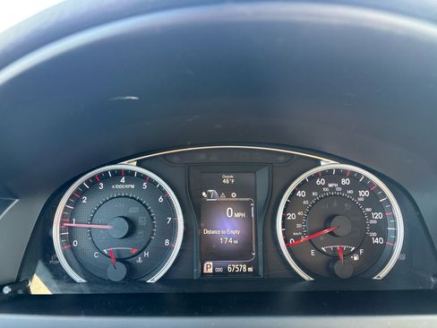 Used 2016 Toyota Camry SE image 12