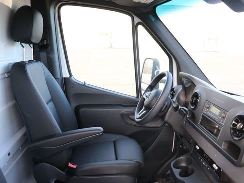 Used 2023 Mercedes-Benz Sprinter 3500 image 9