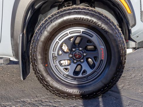 Used 2025 Nissan Frontier PRO-4X image 28