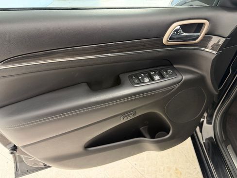 Used 2017 Jeep Grand Cherokee Overland AWD/4WD image 13