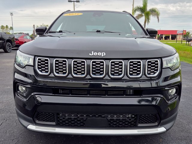 Used 2025 Jeep Compass Limited AWD/4WD image 2