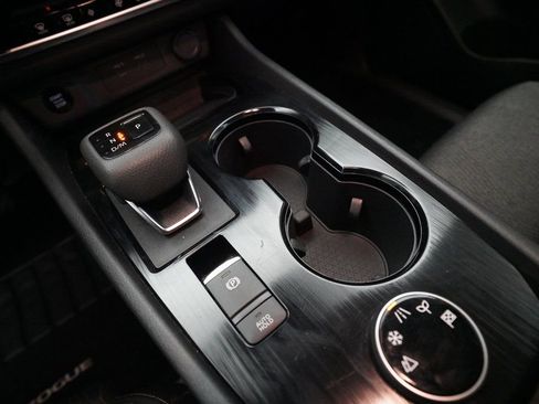 Used 2024 Nissan Rogue SV image 17