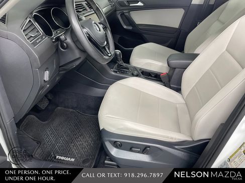 Used 2021 Volkswagen Tiguan SE w/ Panoramic Sunroof Package image 17