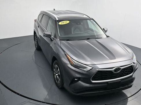 Used 2022 Toyota Highlander XLE AWD/4WD image 21