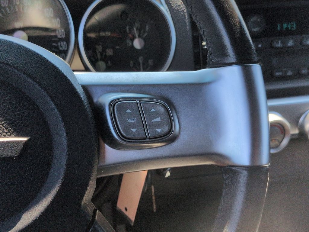 Used 2003 Chevrolet SSR RWD image 18