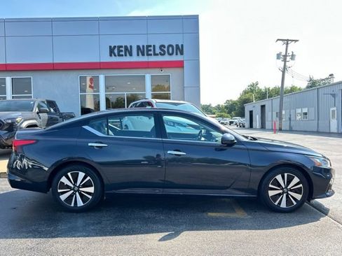 Used 2019 Nissan Altima 2.5 SV FWD image 13
