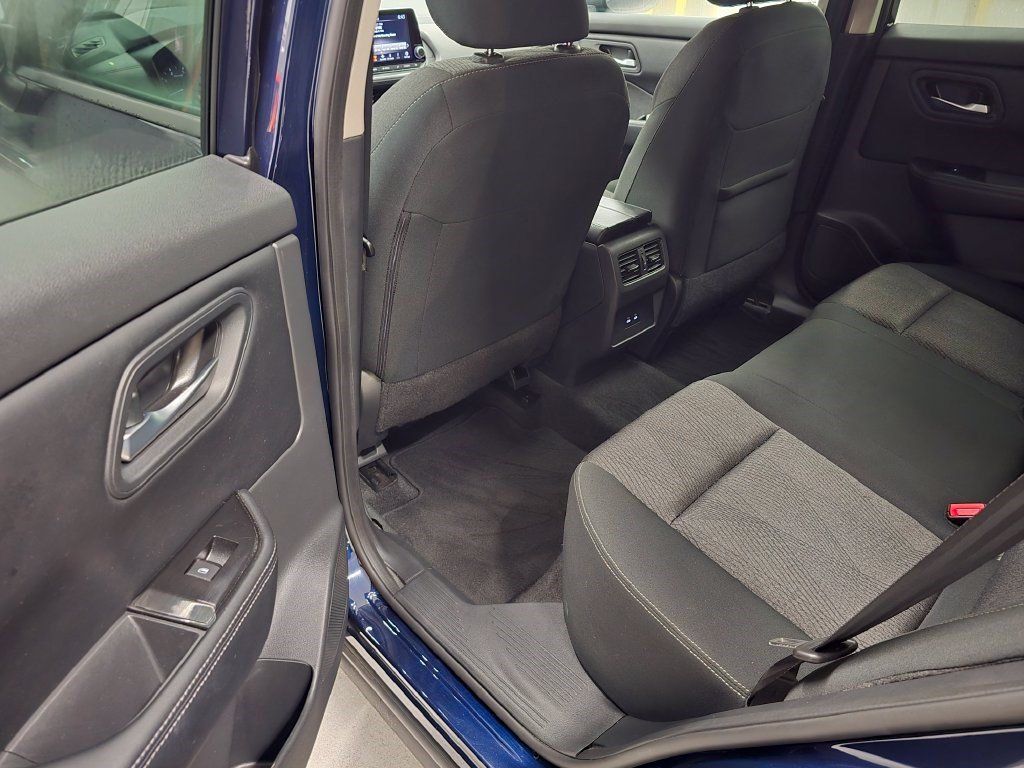 Used 2025 Nissan Rogue SV FWD image 28