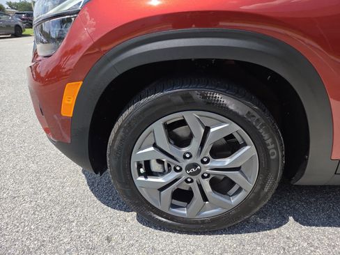 Used 2024 Kia Seltos S AWD/4WD image 3