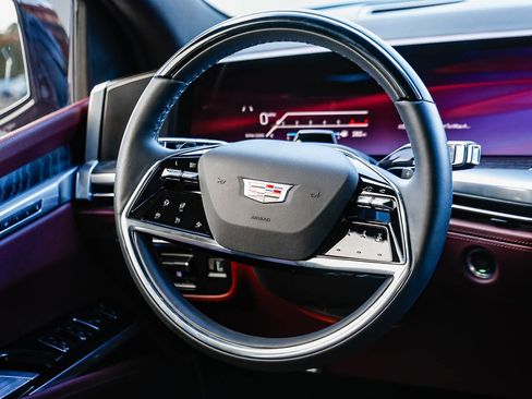 Used 2025 Cadillac Escalade Sport w/ Touring Package image 13