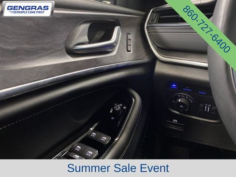 Used 2023 Jeep Grand Cherokee Overland AWD/4WD image 25