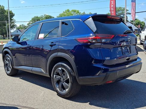 Used 2024 Nissan Rogue SV AWD/4WD image 4