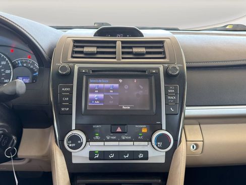 Used 2014 Toyota Camry LE FWD image 15