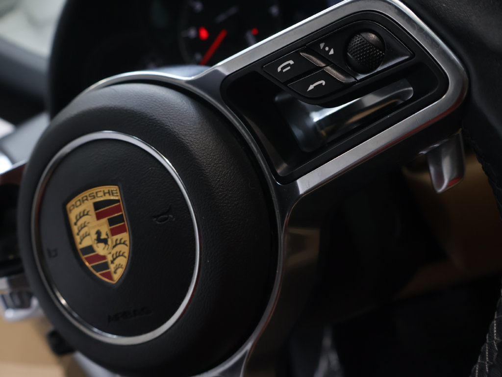 Used 2018 Porsche Cayenne w/ Premium Package AWD/4WD image 20