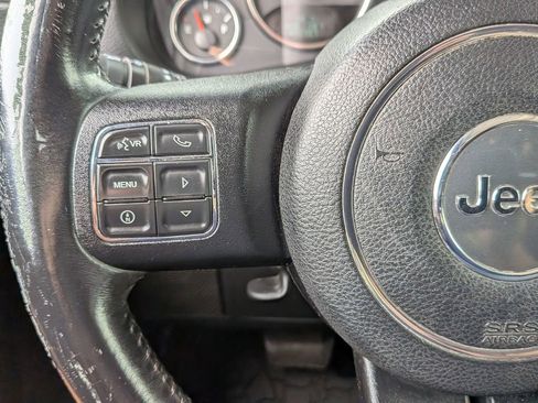 Used 2016 Jeep Wrangler Unlimited Sahara w/ Connectivity Group AWD/4WD image 18