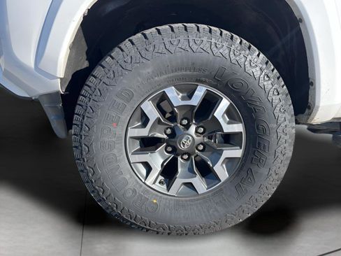 Used 2023 Toyota Tacoma SR5 w/ Technology Package AWD/4WD image 9