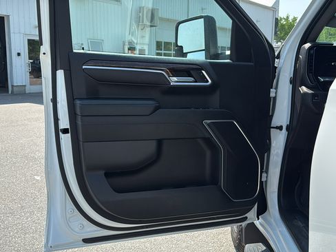 Used 2022 GMC Sierra 1500 Elevation w/ LPO, Elevation Black Package AWD/4WD image 12