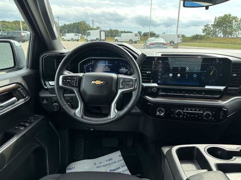 Used 2024 Chevrolet Silverado 1500 LT image 18