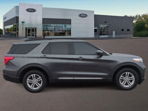 Used 2020 Ford Explorer XLT image 12