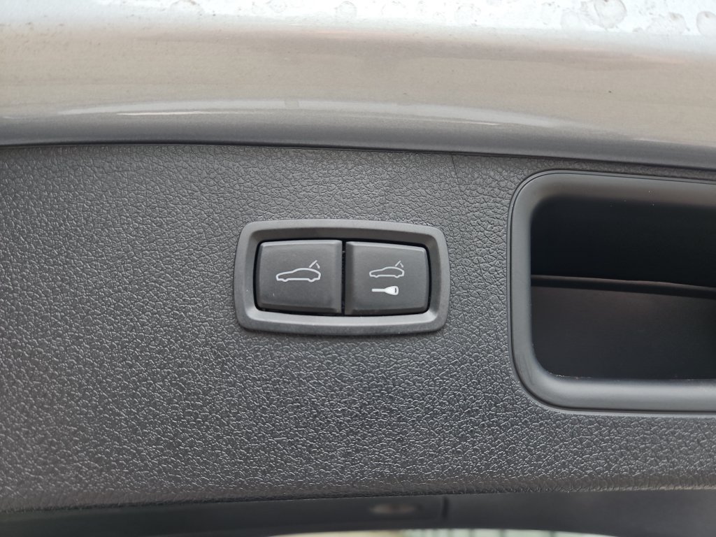 Certified 2026 Porsche Macan Turbo AWD/4WD image 28