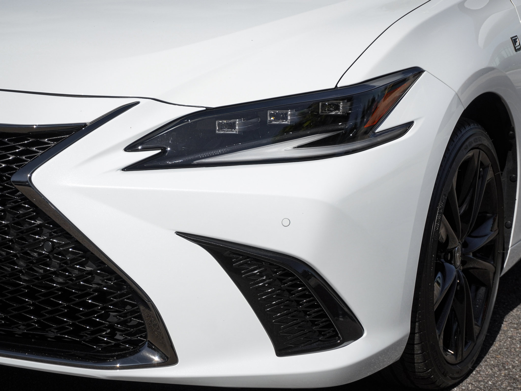 Used 2025 Lexus ES 350 F Sport w/ Accessory Package (Z1) FWD image 6