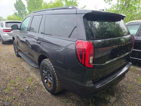 Used 2025 Ford Expedition Tremor AWD/4WD image 3