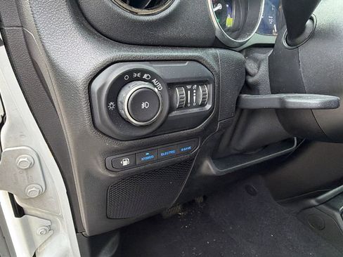 Used 2021 Jeep Wrangler Unlimited Sahara AWD/4WD image 25