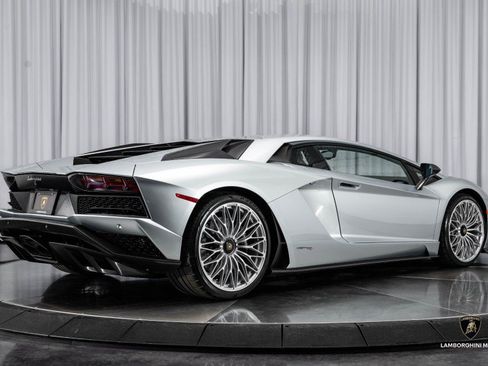 Used 2018 Lamborghini Aventador S image 39