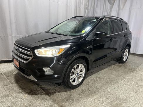 Used 2017 Ford Escape SE w/ Equipment Group 201A AWD/4WD image 2
