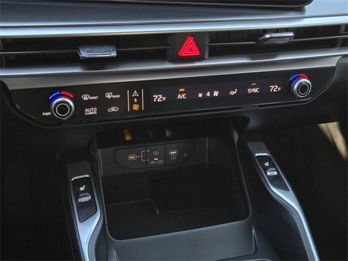 Certified 2025 Kia Sorento S w/ Panoramic Sunroof Package image 23