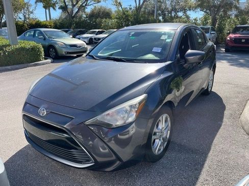 Used 2017 Toyota Yaris iA image 2