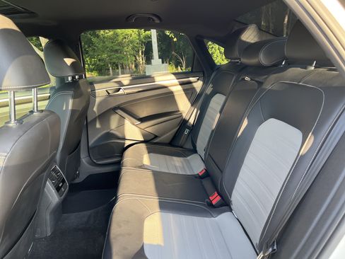Used 2018 Volkswagen Passat 3.6 FWD image 30
