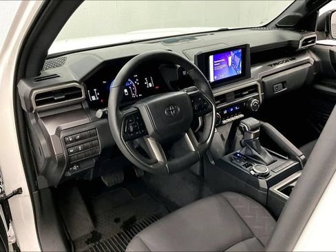 Used 2025 Toyota Tacoma SR5 AWD/4WD image 16