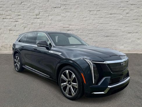 Certified 2025 Cadillac Escalade IQ Luxury 2 w/ LPO, Premium Carpet Package AWD/4WD image 7